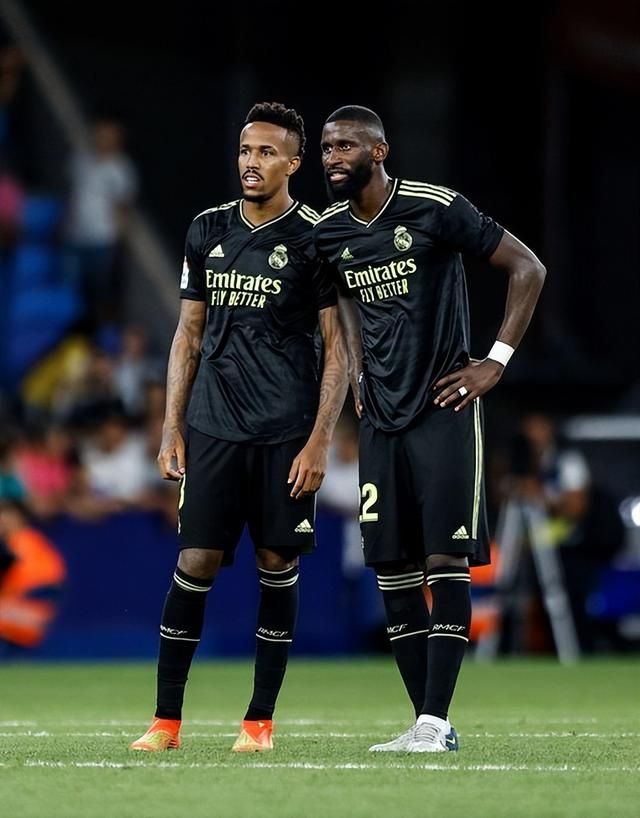 包含深圳男篮迎葡超关键赛，今晚外线爆发，更衣室稳定，赛程密集仍需轮换的词条开云体育